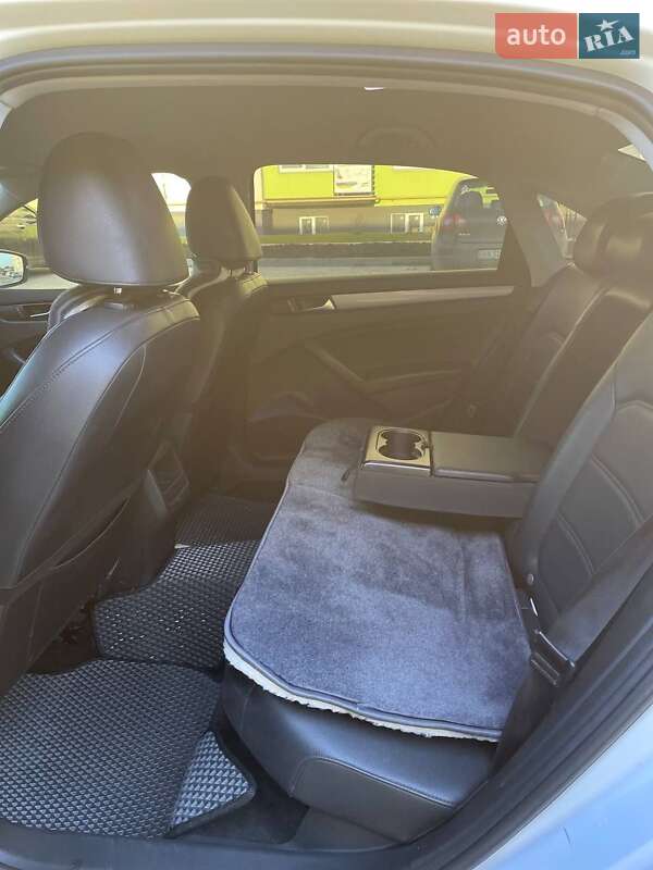 Седан Volkswagen Passat 2013 в Кам'янець-Подільському