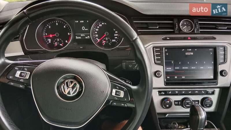 Універсал Volkswagen Passat 2015 в Києві
