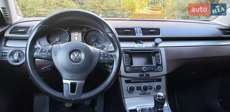 Універсал Volkswagen Passat 2013 в Ужгороді