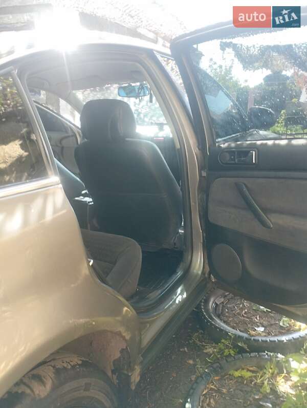 Седан Volkswagen Passat 2000 в Доброполье