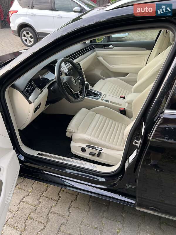 Універсал Volkswagen Passat 2015 в Ужгороді