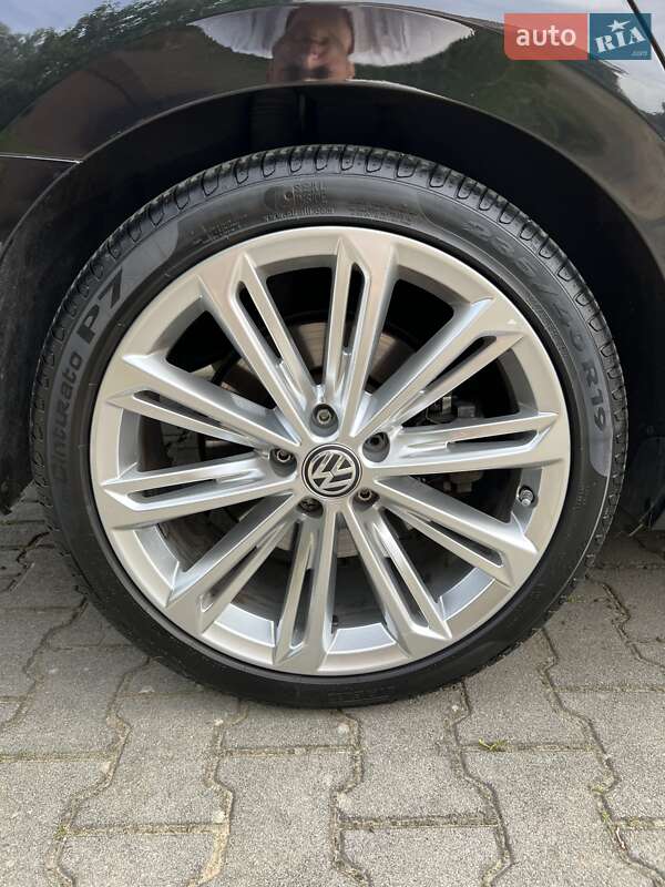 Універсал Volkswagen Passat 2015 в Ужгороді