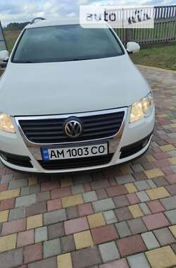 Універсал Volkswagen Passat 2010 в Житомирі