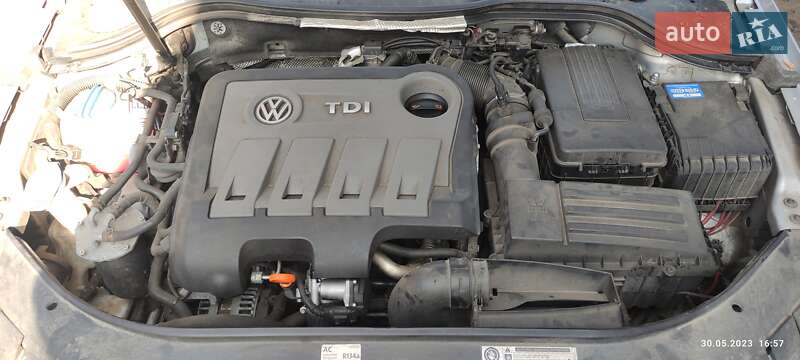 Универсал Volkswagen Passat 2011 в Киеве