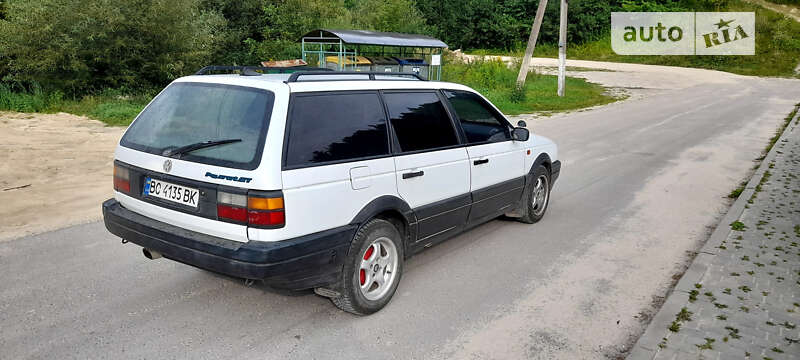 Універсал Volkswagen Passat 1988 в Шумську
