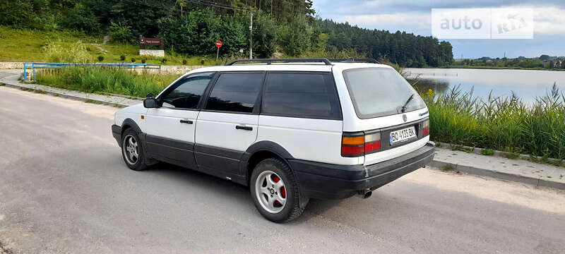 Універсал Volkswagen Passat 1988 в Шумську
