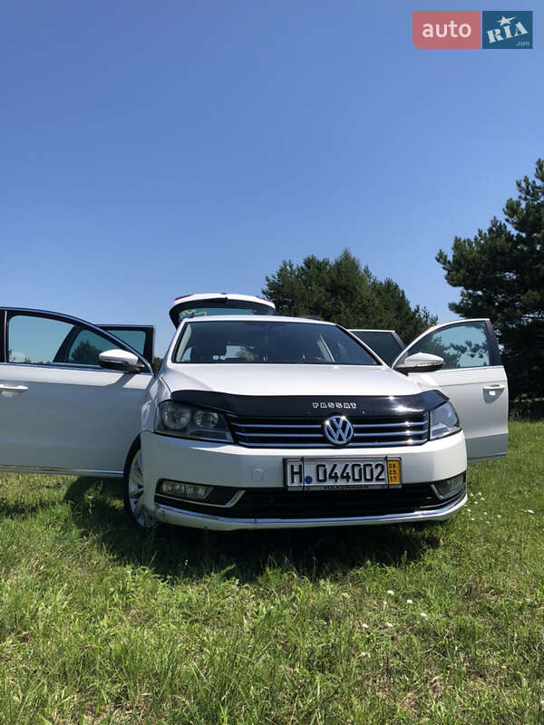 Універсал Volkswagen Passat 2011 в Рівному