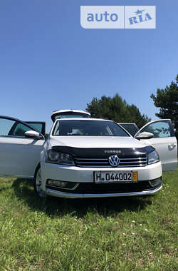 Универсал Volkswagen Passat 2011 в Ровно