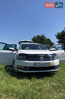 Универсал Volkswagen Passat 2011 в Ровно