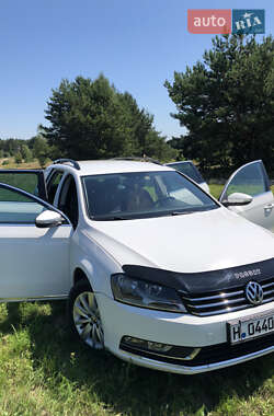 Универсал Volkswagen Passat 2011 в Ровно