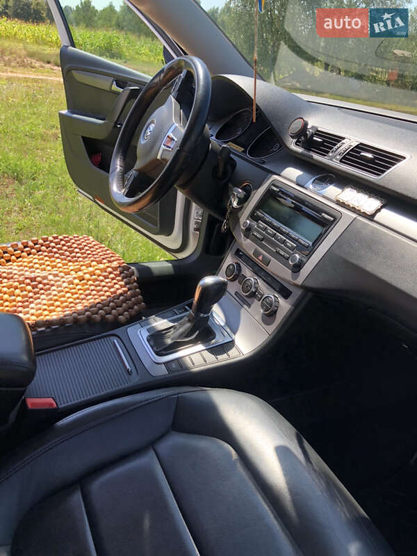 Універсал Volkswagen Passat 2011 в Рівному