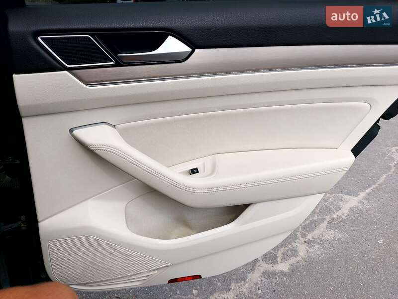 Універсал Volkswagen Passat 2015 в Тернополі