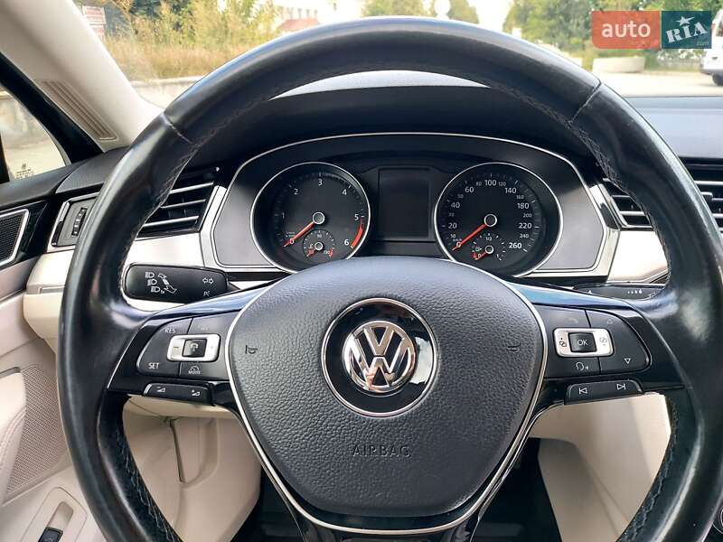 Універсал Volkswagen Passat 2015 в Тернополі