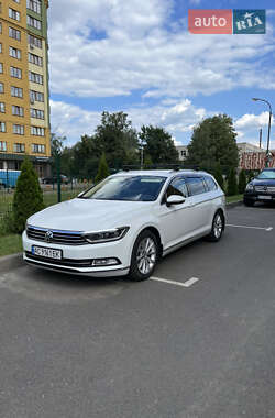 Універсал Volkswagen Passat 2017 в Луцьку