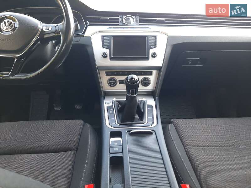 Универсал Volkswagen Passat 2015 в Радивилове