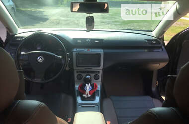 Седан Volkswagen Passat 2006 в Тростянце
