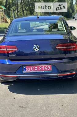 Седан Volkswagen Passat 2018 в Покровске