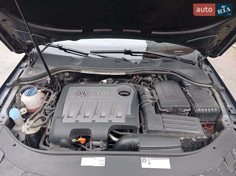 Універсал Volkswagen Passat 2011 в Львові