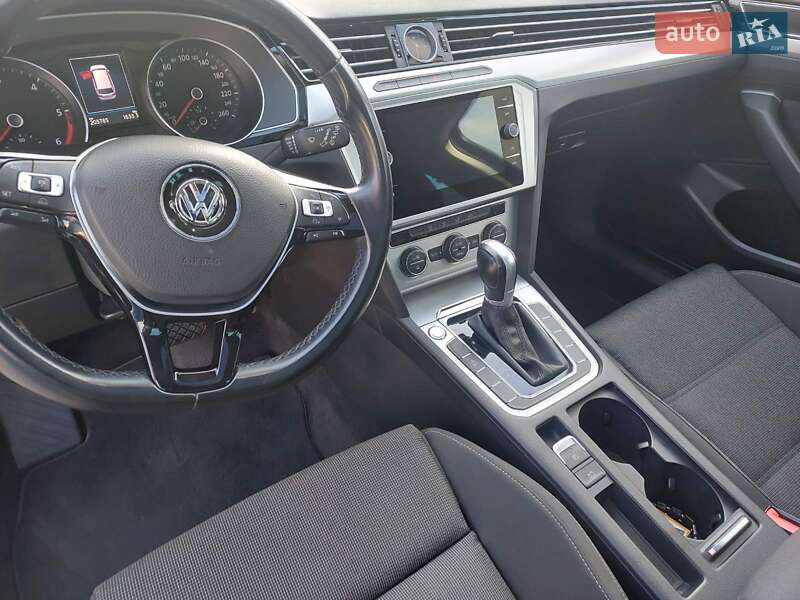 Універсал Volkswagen Passat 2018 в Кропивницькому