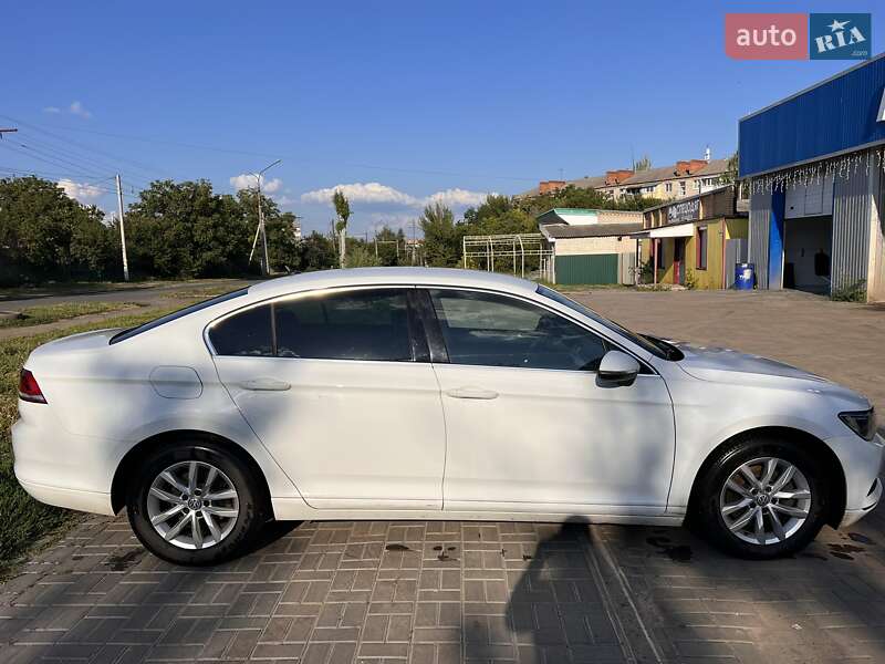 Седан Volkswagen Passat 2018 в Славянске