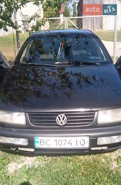 Седан Volkswagen Passat 1995 в Львове