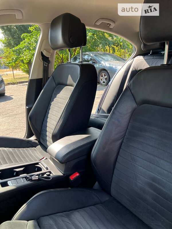 Седан Volkswagen Passat 2017 в Киеве