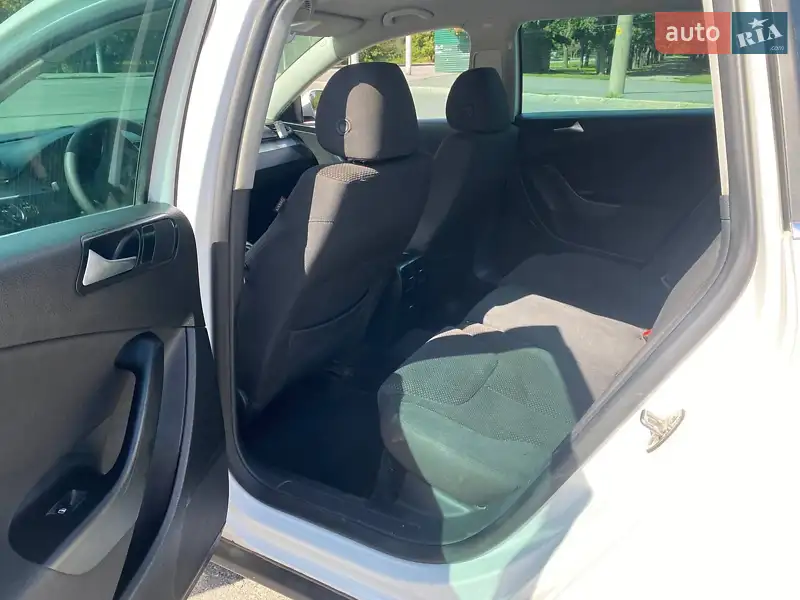 Універсал Volkswagen Passat 2010 в 