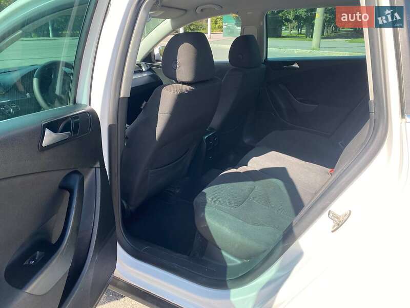 Универсал Volkswagen Passat 2010 в Харькове