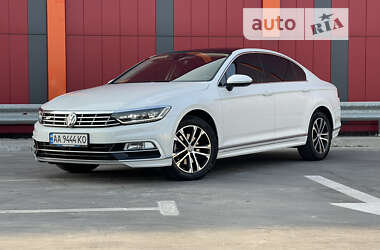 Седан Volkswagen Passat 2018 в Киеве