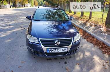 Універсал Volkswagen Passat 2010 в Звягелі