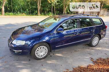 Універсал Volkswagen Passat 2010 в Звягелі