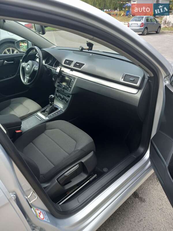 Универсал Volkswagen Passat 2013 в Хмельницком