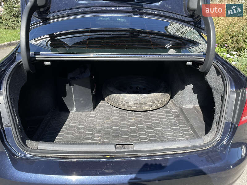 Седан Volkswagen Passat 2015 в Харкові