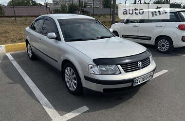 Седан Volkswagen Passat 1999 в 