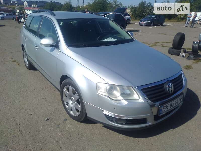 Универсал Volkswagen Passat 2010 в Ровно