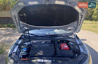 Седан Volkswagen Passat 2014 в Києві