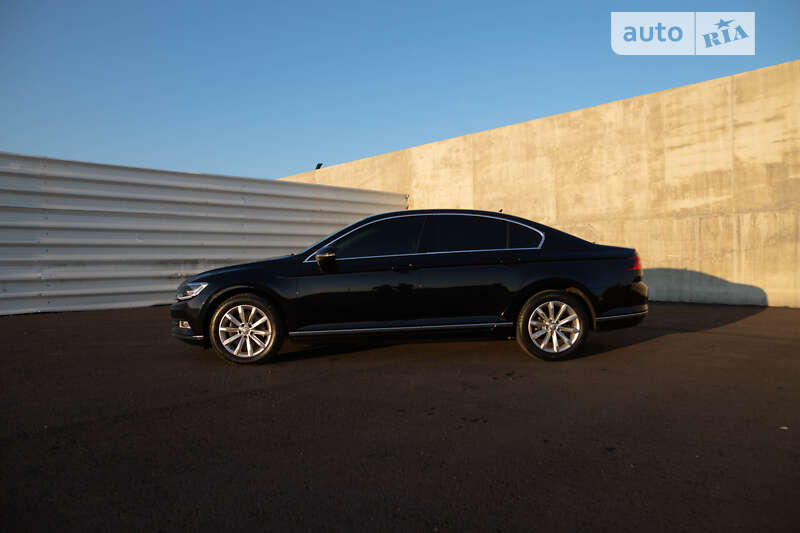 Седан Volkswagen Passat 2017 в Львове
