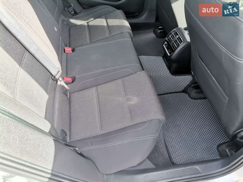 Універсал Volkswagen Passat 2015 в Києві