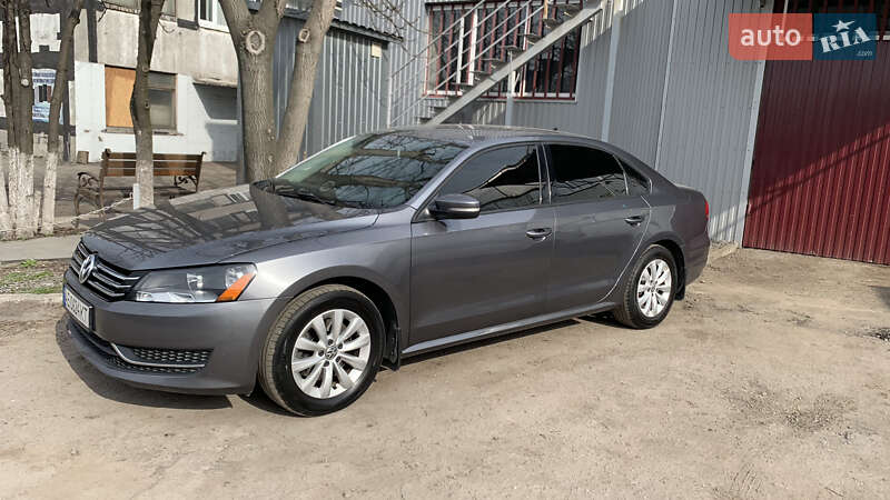 Седан Volkswagen Passat 2013 в Днепре
