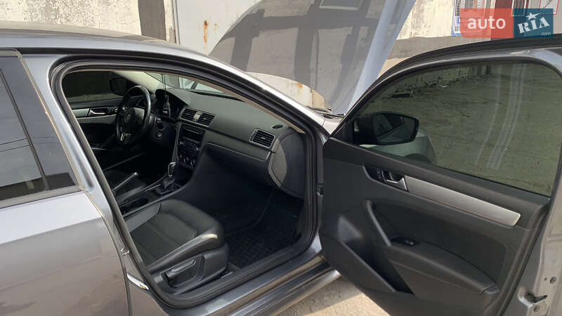 Седан Volkswagen Passat 2013 в Днепре