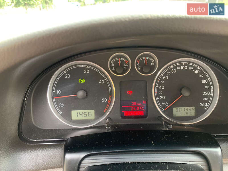 Универсал Volkswagen Passat 2002 в Вишневом
