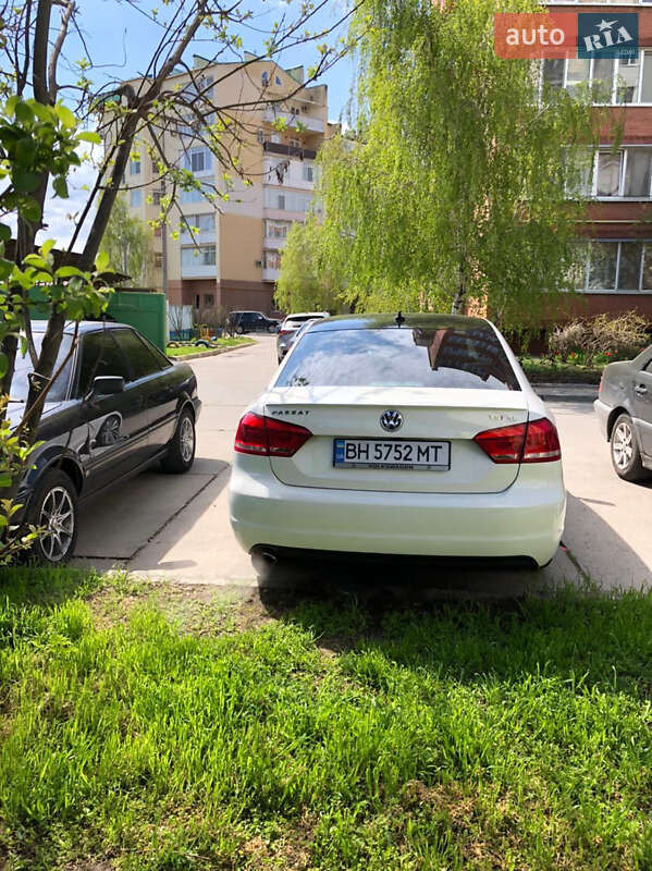 Седан Volkswagen Passat 2015 в Днепре