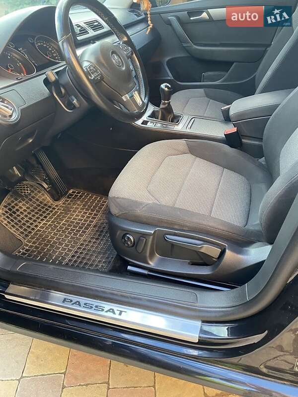 Универсал Volkswagen Passat 2013 в Ужгороде