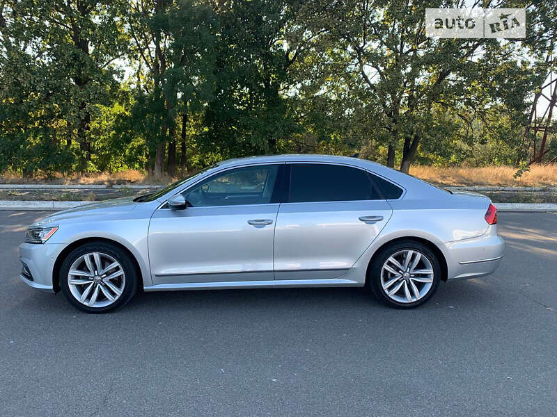 Седан Volkswagen Passat 2016 в Одессе