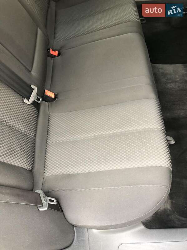 Універсал Volkswagen Passat 2011 в Львові