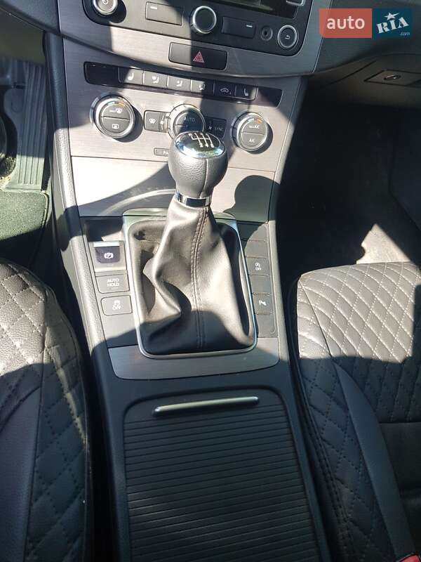 Універсал Volkswagen Passat 2013 в Харкові