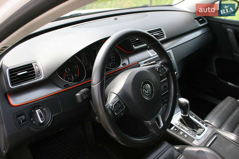 Универсал Volkswagen Passat 2011 в Черновцах