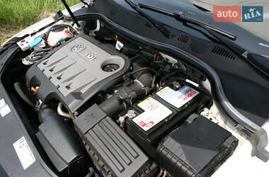 Универсал Volkswagen Passat 2011 в 