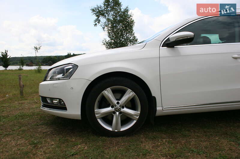 Универсал Volkswagen Passat 2011 в Черновцах