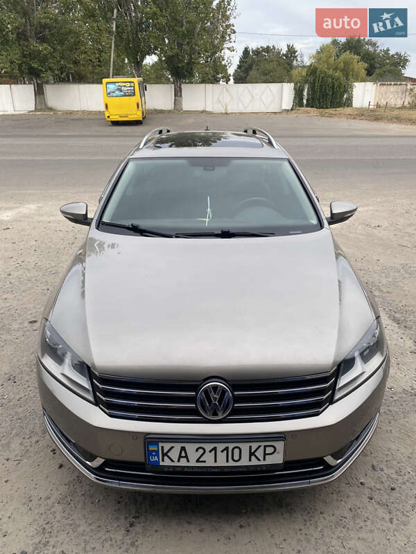 Універсал Volkswagen Passat 2013 в Одесі